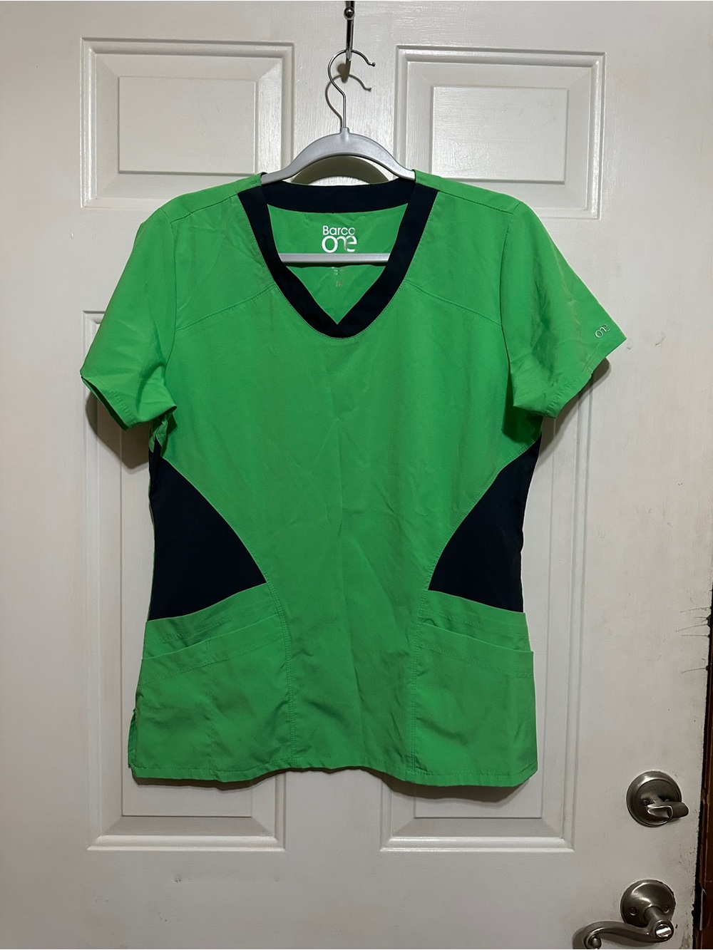Barco One Scrub Top Womens Size Medium Lime Green/Black V Neck Stretch Pockets